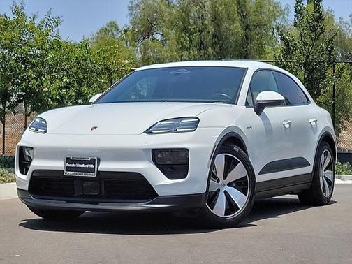 2025 Porsche Macan Turbo