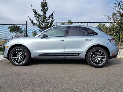 2023 Porsche Macan Base (PDK)
