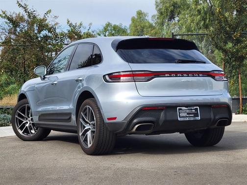 2023 Porsche Macan Base (PDK)