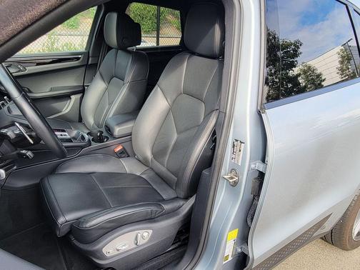 2023 Porsche Macan Base (PDK)