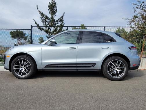 2023 Porsche Macan Base (PDK)