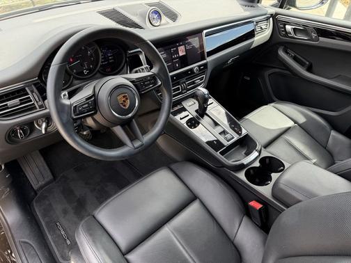 2022 Porsche Macan Base (PDK)