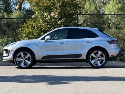 Dolomite Silver Metallic 2026 Porsche Macan Macan