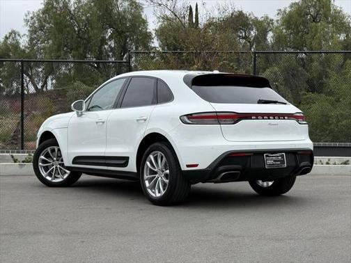 2024 Porsche Macan Base