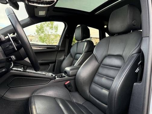 2024 Porsche Macan Base (PDK)
