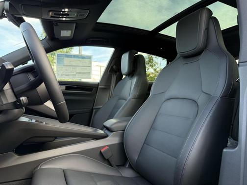 2025 Porsche Macan 4S