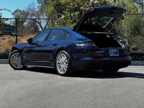 Night Blue 2023 Porsche Panamera 4