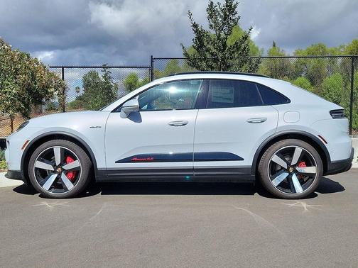 2025 Porsche Macan 4S