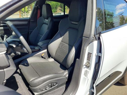 2025 Porsche Macan 4S