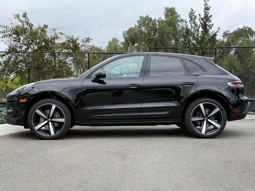 2025 Porsche Macan Loaner