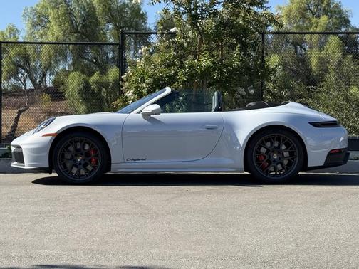 2025 Porsche 911 Carrera 4 GTS