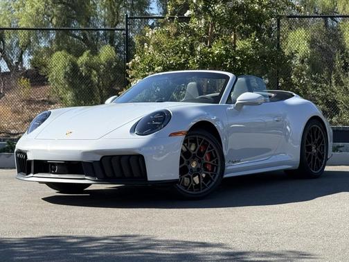 2025 Porsche 911 Carrera 4 GTS