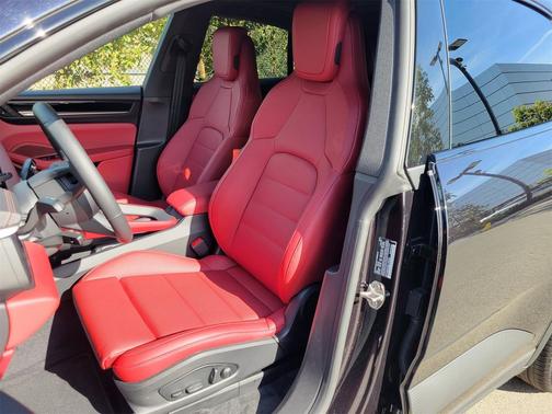 2025 Porsche Macan 4S