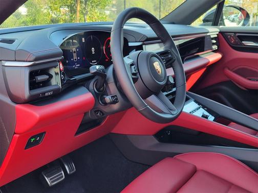 2025 Porsche Macan 4S