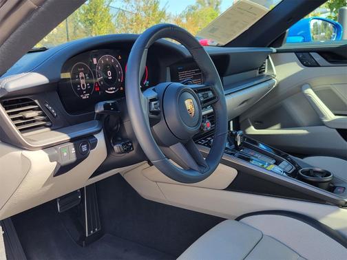 2025 Porsche 911 Carrera