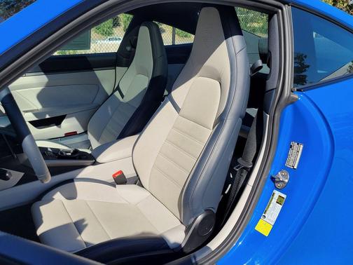 2025 Porsche 911 Carrera