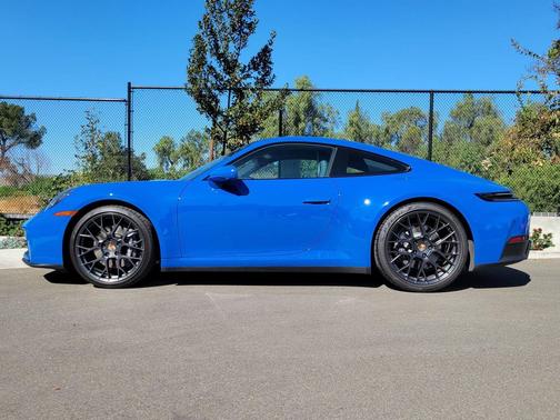 2025 Porsche 911 Carrera