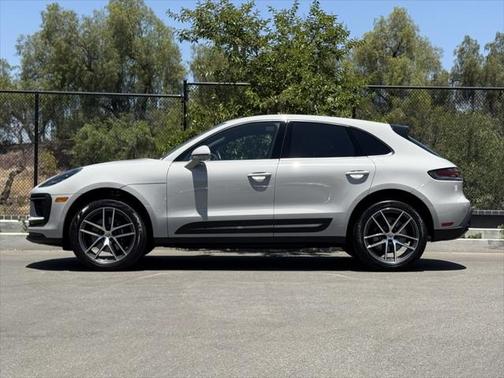 2025 Porsche Macan Base