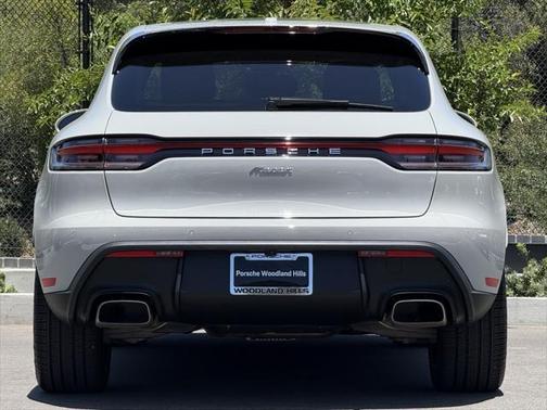 2025 Porsche Macan Base