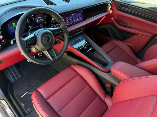 2026 Porsche Macan Turbo