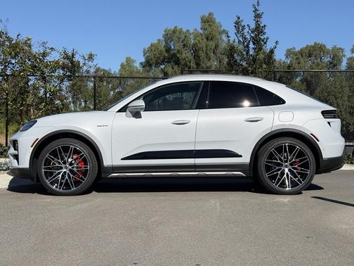 2026 Porsche Macan Turbo