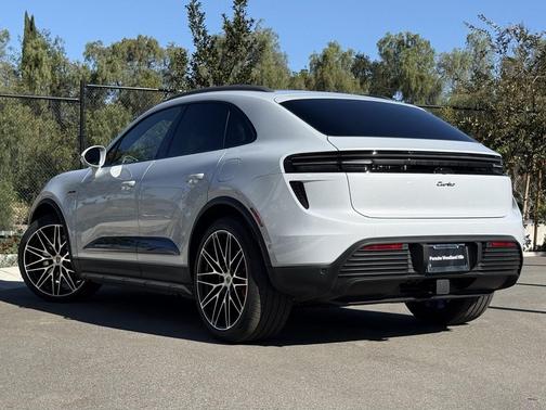2026 Porsche Macan Turbo