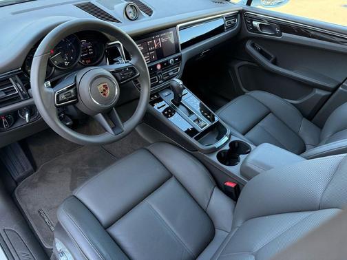2026 Porsche Macan Loaner