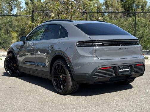 2025 Porsche Macan 4S