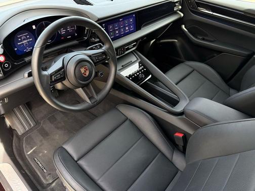 2025 Porsche Macan 4