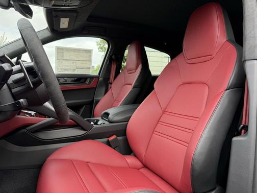 2026 Porsche Cayenne GTS