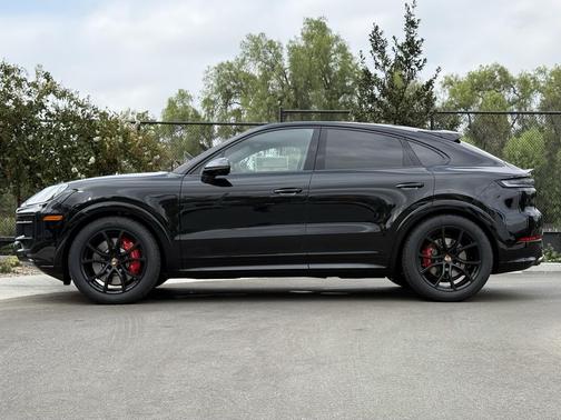 2026 Porsche Cayenne GTS