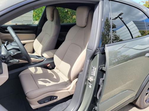 2026 Porsche Macan Macan Electric