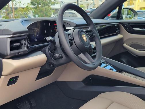 2026 Porsche Macan Macan Electric