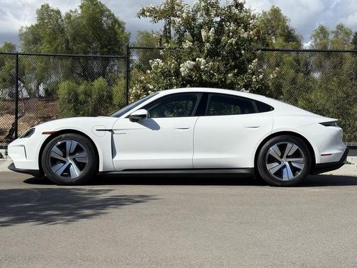 2025 Porsche Taycan 