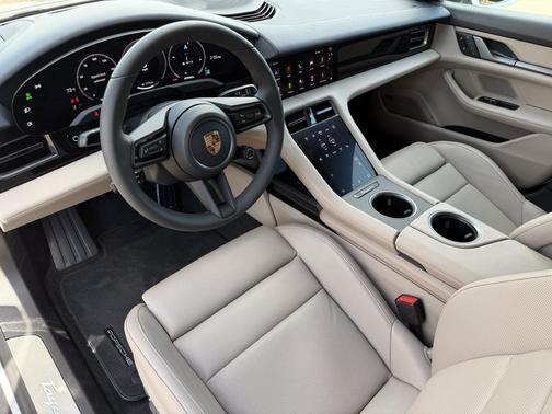 2025 Porsche Taycan 