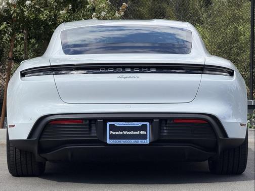 2025 Porsche Taycan 