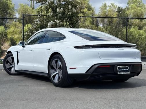 2025 Porsche Taycan 