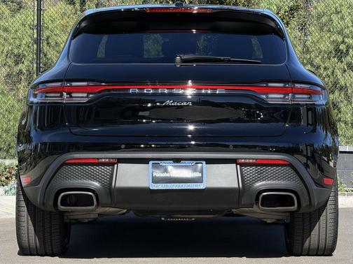 2025 Porsche Macan Loaner