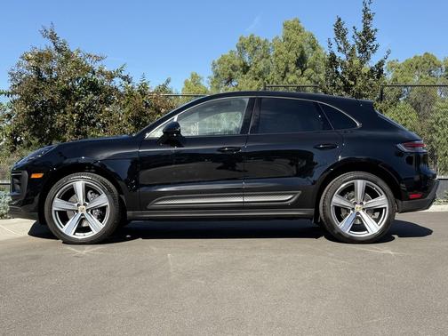 2025 Porsche Macan Loaner