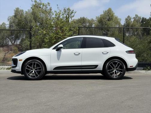 2024 Porsche Macan Base