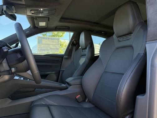 2025 Porsche Macan Turbo