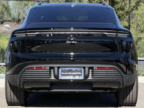 2025 Porsche Macan Turbo