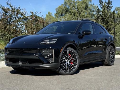 2025 Porsche Macan Turbo