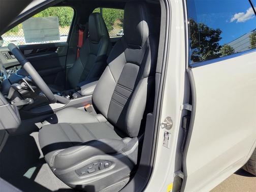 2026 Porsche Cayenne GTS