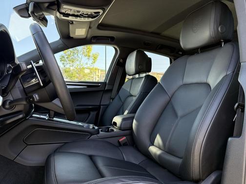 2026 Porsche Macan Loaner