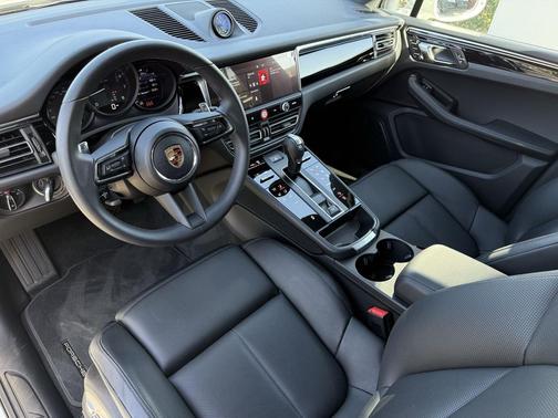 2026 Porsche Macan Loaner