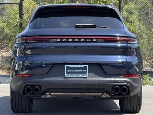 2024 Porsche Cayenne Base (Tiptronic)