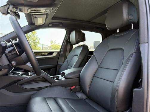 2024 Porsche Cayenne Base (Tiptronic)