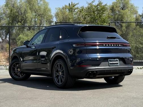 2024 Porsche Cayenne Base (Tiptronic)