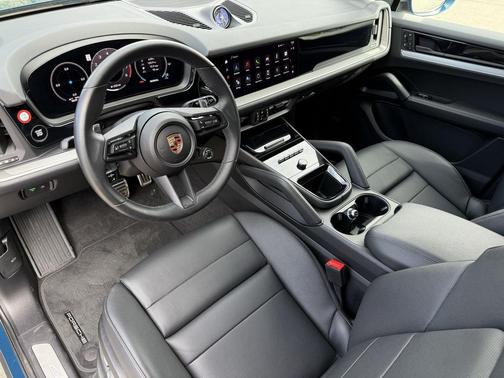 2025 Porsche Cayenne S